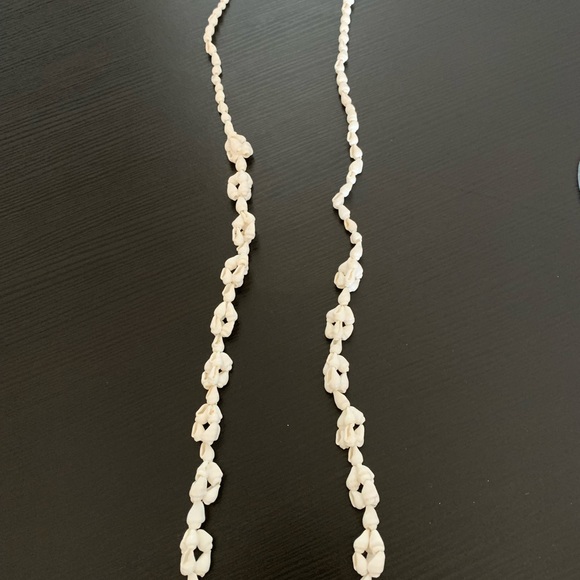 Hawaii Shell Lei Necklace - Picture 2 of 2